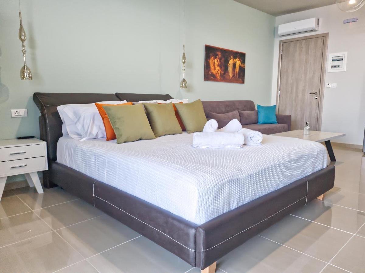 Epipleon Luxury Suites -105- Δωμάτιο 35Τμ Με Βεράντα 35Τμ Μπροστά Στη Θάλασσα Нафпактос Экстерьер фото